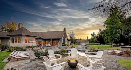 The Oaktree Estate by Fieldtrip | 7 Acre Private Resort with Lake, Pool & Vineyard