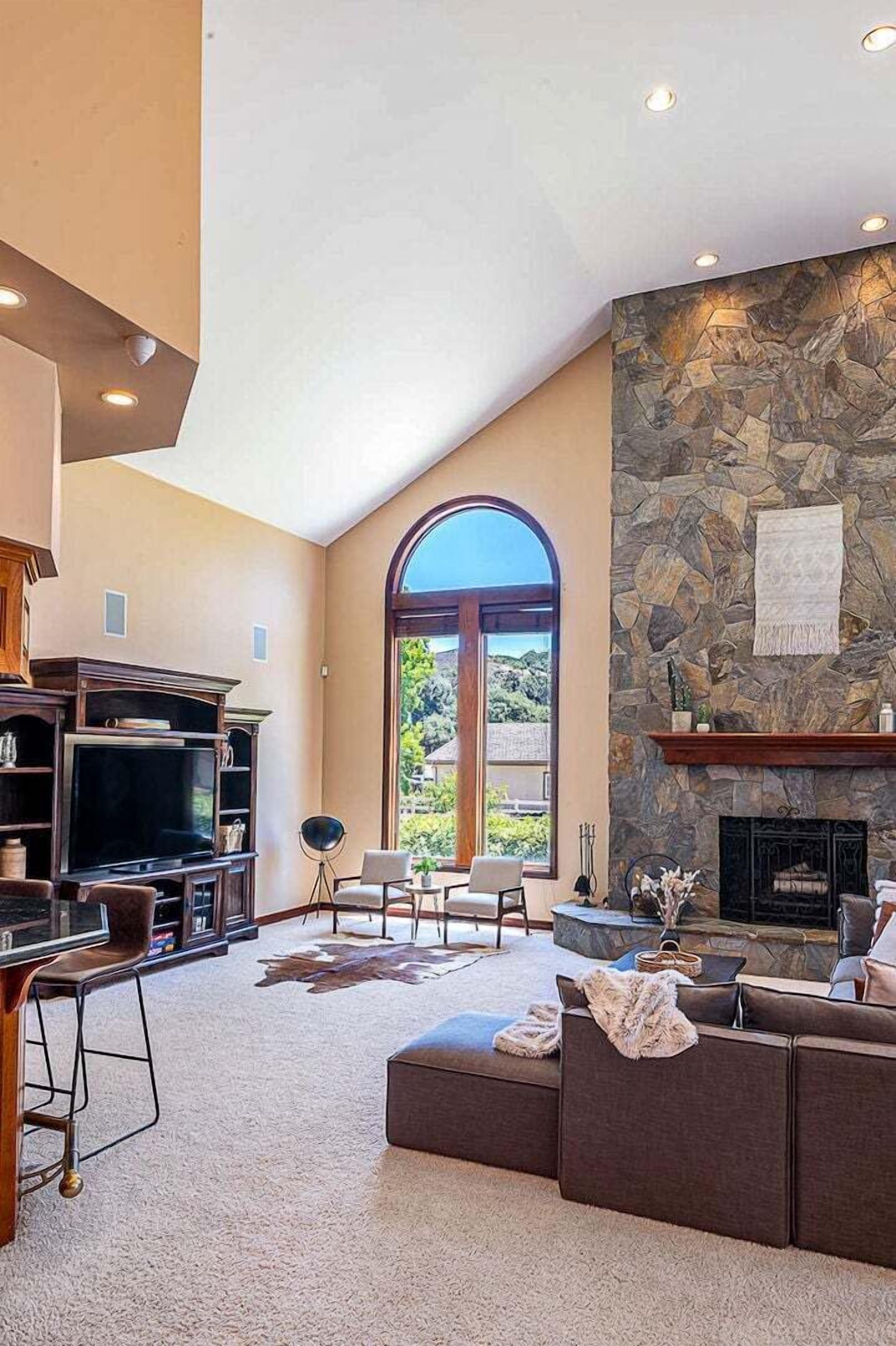 TV, fireplace, table football, ping pong