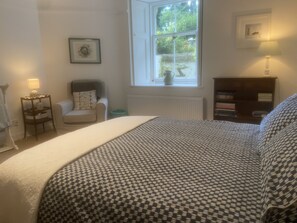 2 bedrooms, desk, iron/ironing board, travel crib