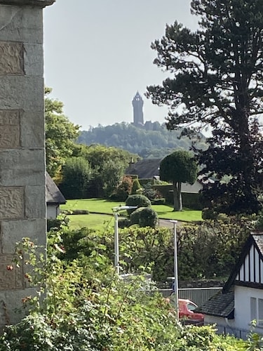 Bright, cosy lower floor flat in Victorian listed villa