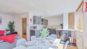 Frigorifero, microonde, tostapane, pentole/stoviglie/utensili