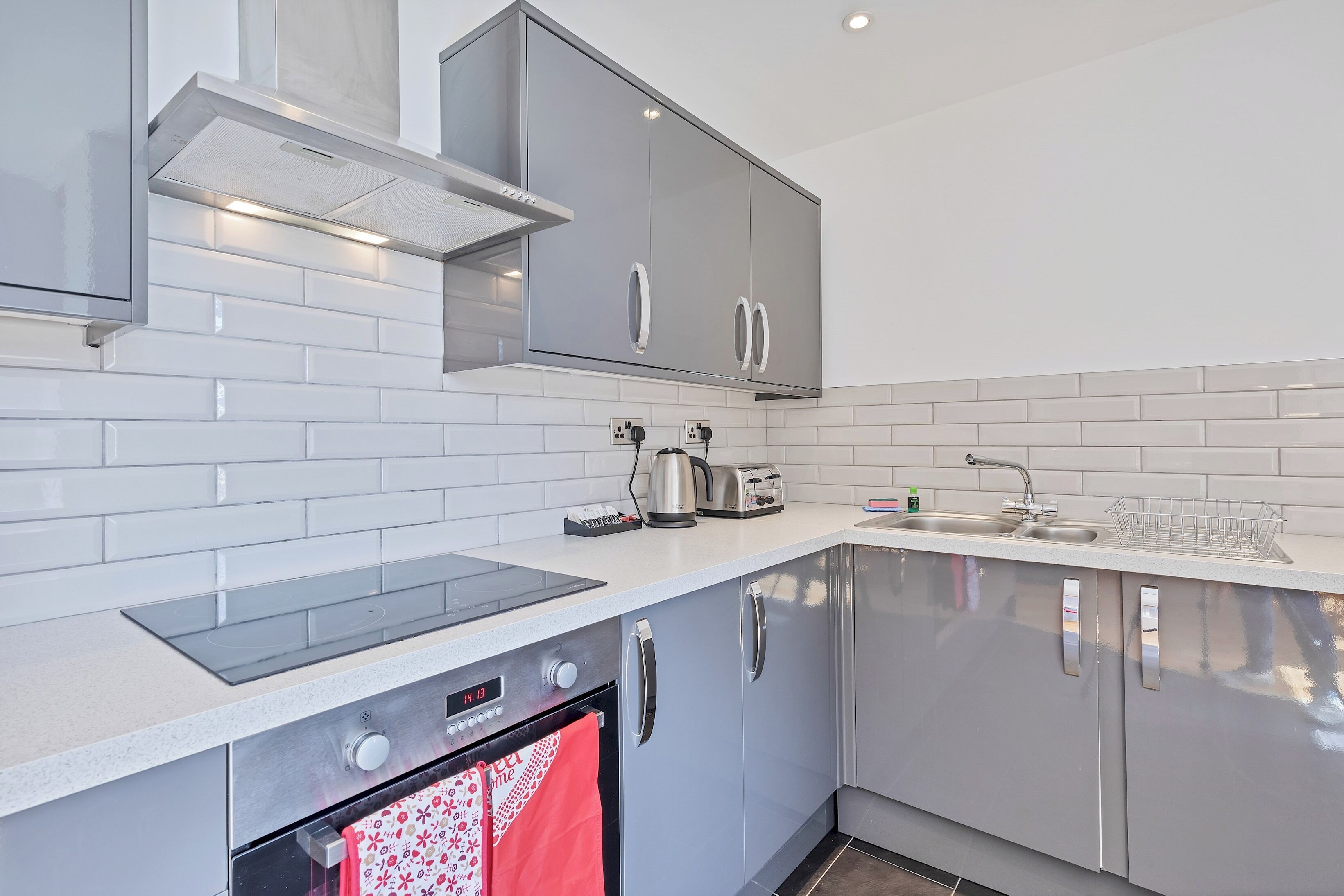 雪櫃、微波爐、多士爐、廚房用具/餐具/器皿