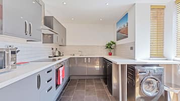 Frigorifero, microonde, tostapane, pentole/stoviglie/utensili