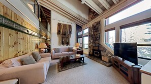 テレビ、DVD プレーヤー