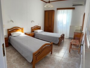 2 bedrooms, iron/ironing board, travel cot, free WiFi