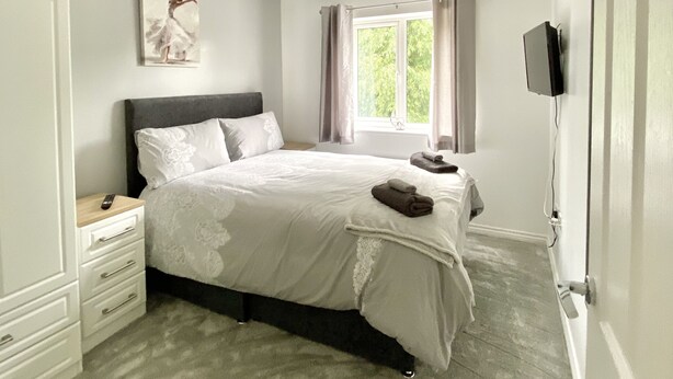 Three-Bedroom House - The Canal View Villa (Warwick)