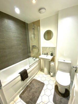 Habitació de luxe, 3 dormitoris | Bany | Banyera i dutxa independents i articles de tocador gratuïts 