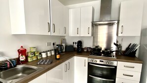 Three-Bedroom House | Private kitchen - The Canal View Villa (Warwick)