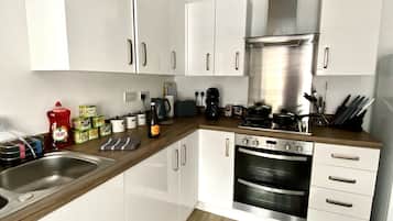 Three-Bedroom House | Private kitchen