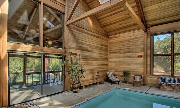 Indoor pool, a heated pool - River Retreat+ Indoor Pool & Hot Tub on 3.5 Acres (Lewiston)