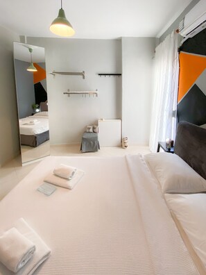 2 bedrooms, iron/ironing board, WiFi