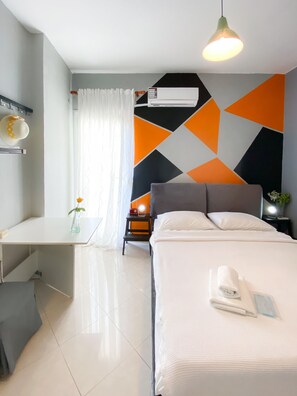 2 bedrooms, iron/ironing board, WiFi