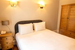 1 bedroom, in-room safe, iron/ironing board, free WiFi