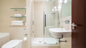 Badekar, hårføner, håndklær og såpe