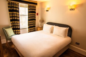 1 bedroom, in-room safe, iron/ironing board, free WiFi - Modern apartment with sofa bed, patio and private entrance (London)