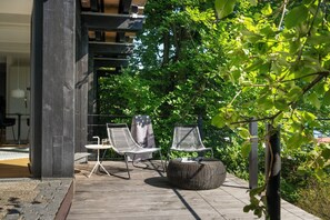 Terrace/patio - Modern Minimalistic Seeblick Design Studio mit Küche, Terrace und Parkplatz (Sipplingen)