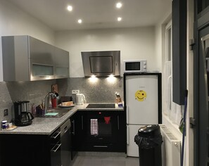 Microwave, oven, stovetop, dishwasher - Maisonnette + garden Near Enghien les Bains Casino and racetrack (Eaubonne)