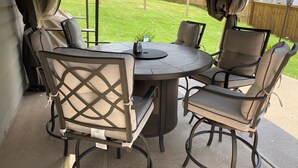 Outdoor dining - Very Cozy Newly Built 3 Bedrooms, full double shower space. (Fairburn)