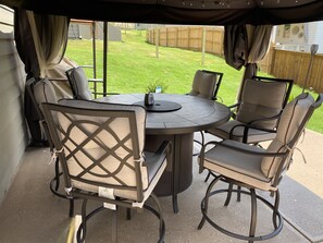 屋外ダイニングエリア