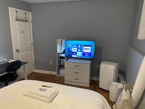 Room - Very Cozy Newly Built 3 Bedrooms, full double shower space. (Fairburn)