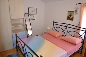 2 chambres, fer et planche à repasser, accès Internet, draps fournis