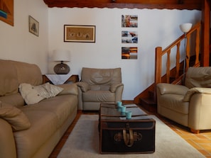 Fireplace, DVD player