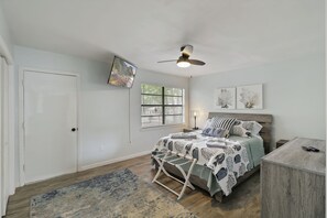 2 bedrooms, travel cot, WiFi