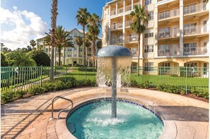 Exterior - Luxurious 2 Bedroom Deluxe  Condo, Close To Disney World, SeaWorld and Shopping  (Orlando)
