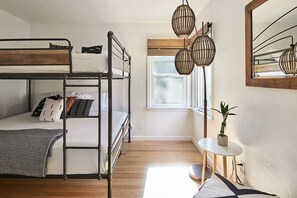 3 dormitorios, tabla de planchar con plancha, wifi gratis y ropa de cama