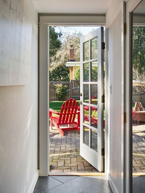 المنشأة من الداخ ل