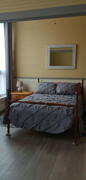 WiFi, bed sheets - Pinciaro Properties LLC  Main St (Bradford)