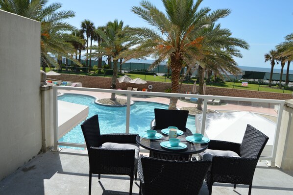 Piscine intérieure, piscine extérieure