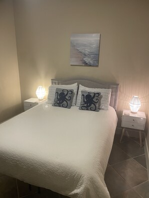 2 habitaciones, tabla de planchar con plancha y cuna de viaje 