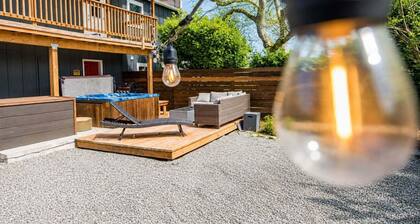 Haunted Saloon Suite - Hot Tub - Pet Friendly - Fenced Yard - Private Downstairs