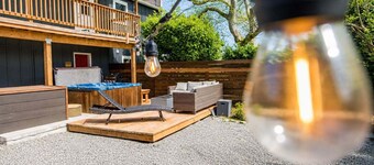 Haunted Saloon Suite - Hot Tub - Pet Friendly - Fenced Yard - Private Downstairs