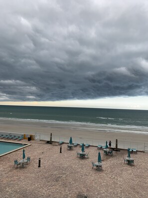 Alberca al aire libre y alberca climatizada