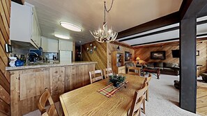 Fernseher, Kamin