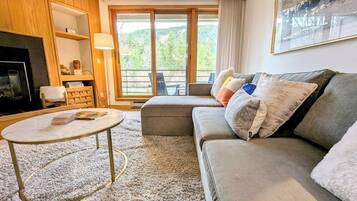 Una Smart TV, una chimenea
