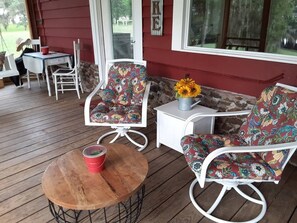 Outdoor dining - Waterfront The Red Camp at Lake Bistineau  (Heflin)