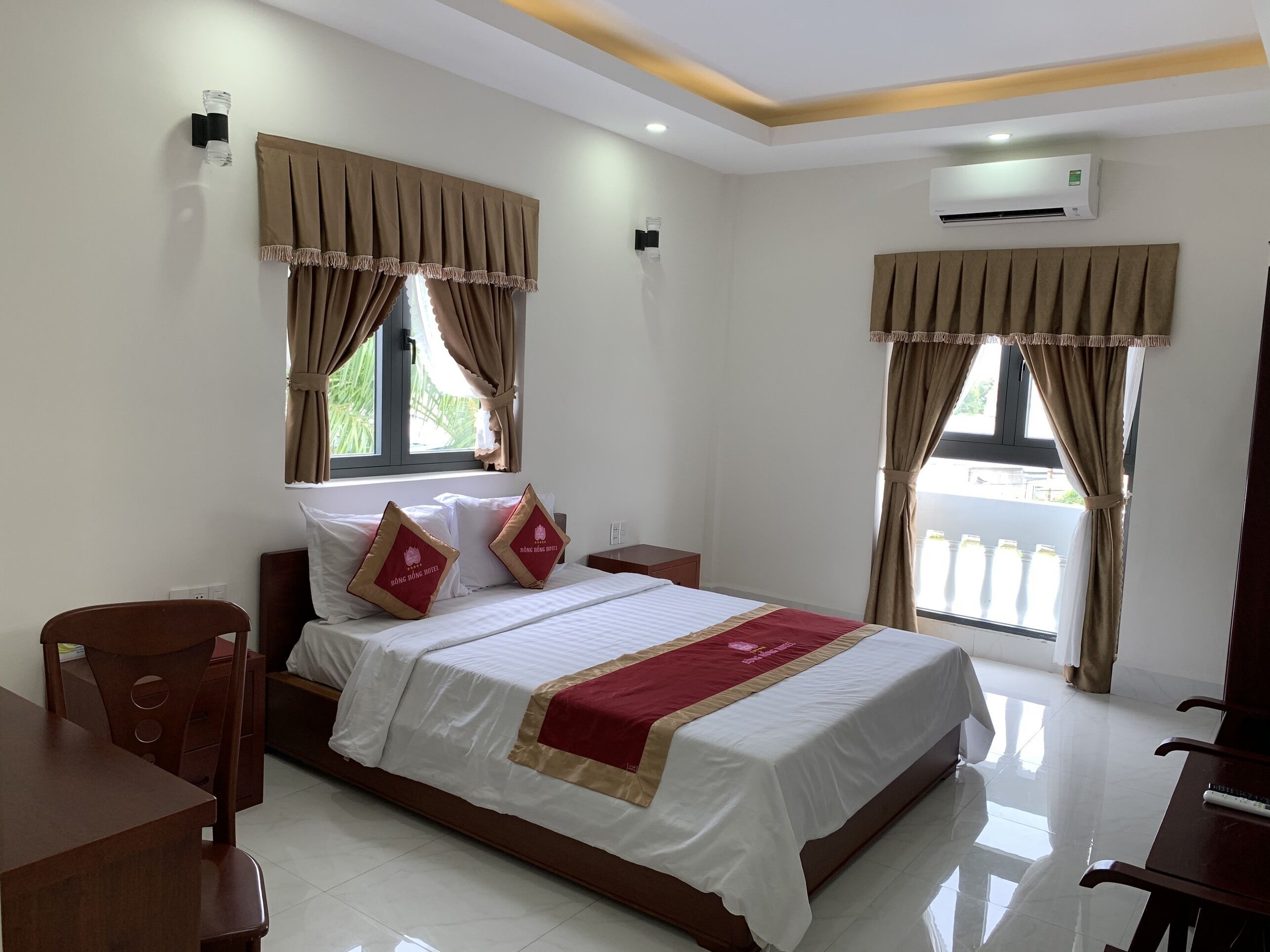 Minibar, desk, blackout drapes, free WiFi