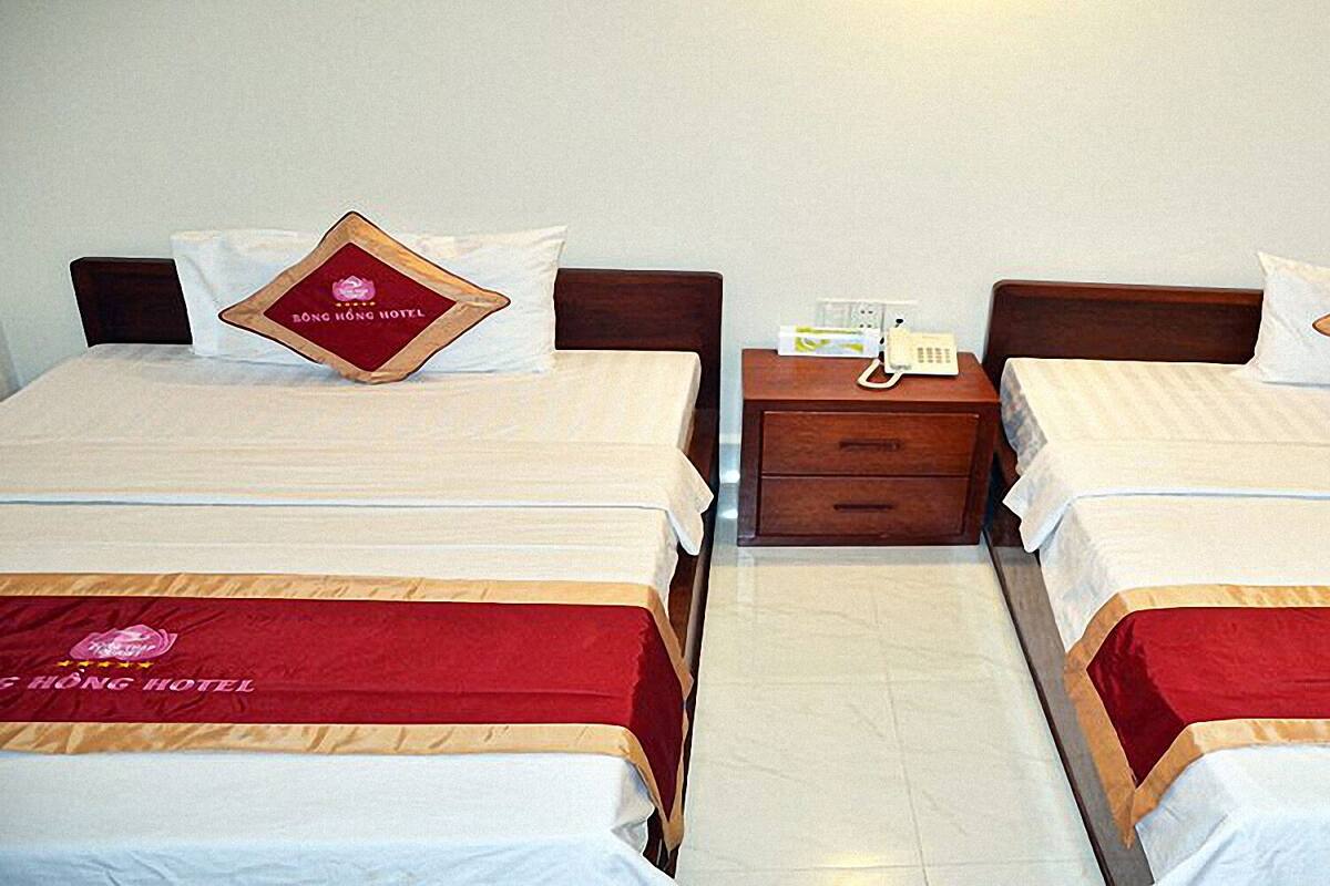 Minibar, desk, blackout drapes, WiFi (free)