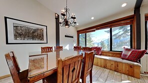 Dining - Spectacular Condo Slopeside Location and Mountain View! Close to Village Gondola (Unit 622 at 1849) by RedAwning (Mammoth Lakes)