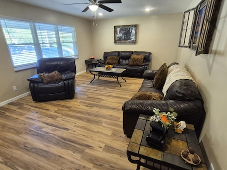 Smart TV, video games, books. Reed's Riverside Retreat with 3 king beds and Hot Tub.