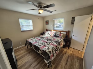 3 Schlafzimmer, Schreibtisch, Bügeleisen/Bügelbrett, kostenloses WLAN