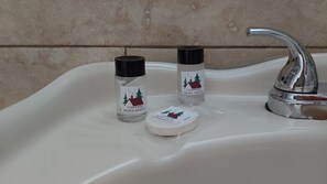 Standard Double Room | Bathroom