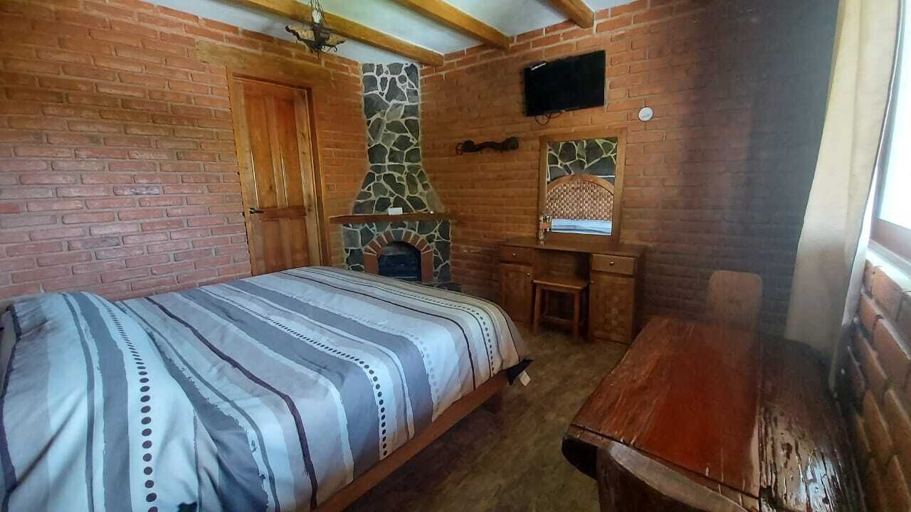 standard double room, 1 king bed | bed sheets