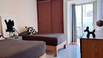 7 bedrooms, iron/ironing board, WiFi, bed sheets