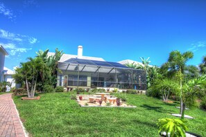 Exterior - Beautiful Beach House for a Relaxing Getaway!1700 sqft 3BD/2BA, Free WiFi. (Apollo Beach)