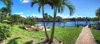 Beautiful Beach House for a Relaxing Getaway!1700 sqft 3BD/2BA, Free WiFi.