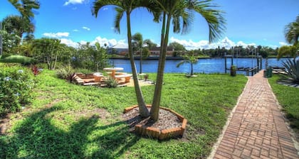 Beautiful Beach House for a Relaxing Getaway!1700 sqft 3BD/2BA, Free WiFi.